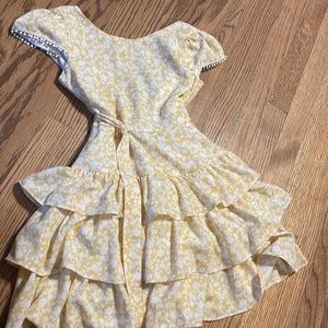 Adorable yellow girls party dress!